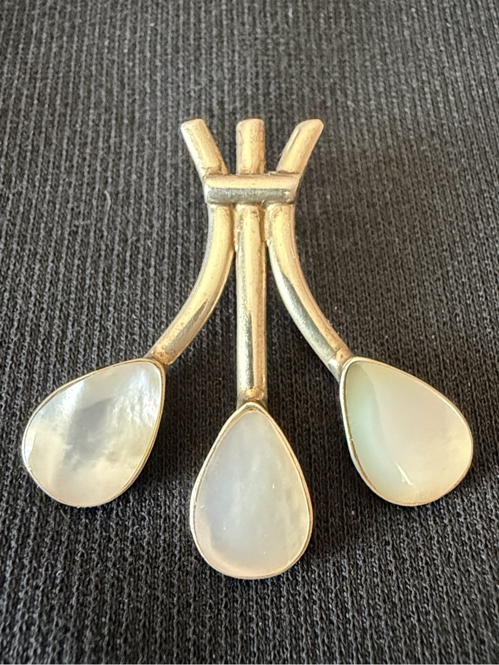 Vintage 950 sterling silver abstract Southwestern pendant mother of pearl